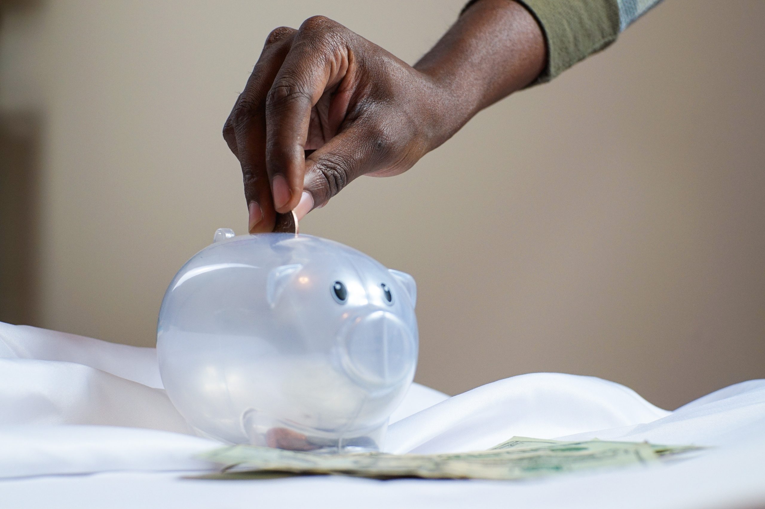 Super Easy Ways To Save Money on Monthly Expenses